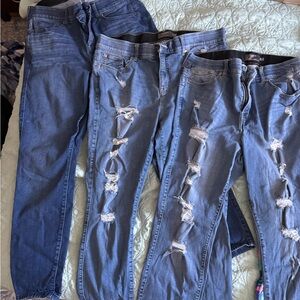 Stylish Blue Distressed Women Jeans